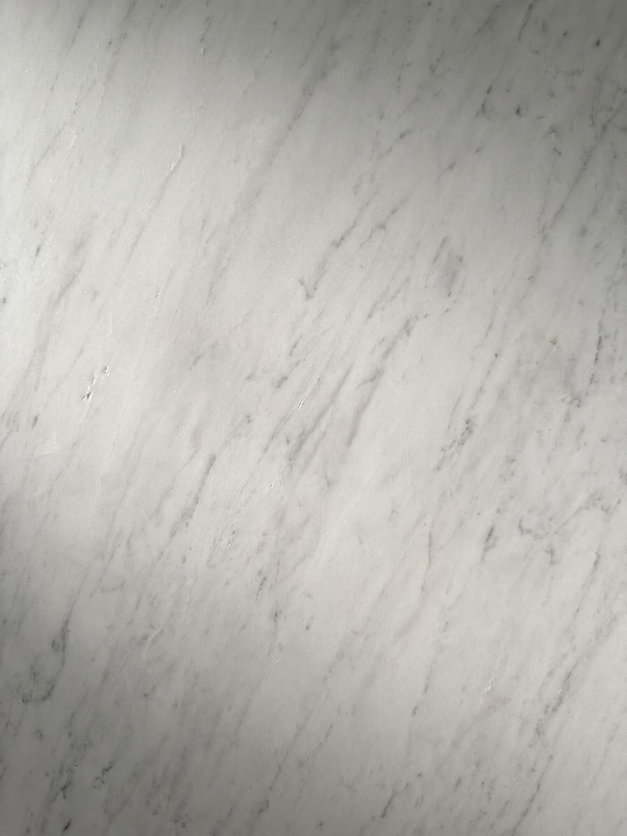 Textura de Bianco Carrara, Mármol disponible en espesor de 1 a 5 milímetros