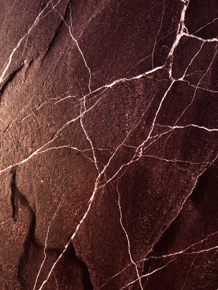Textura de Rojo Levante, Mármol disponible en espesor de 1 a 5 milímetros