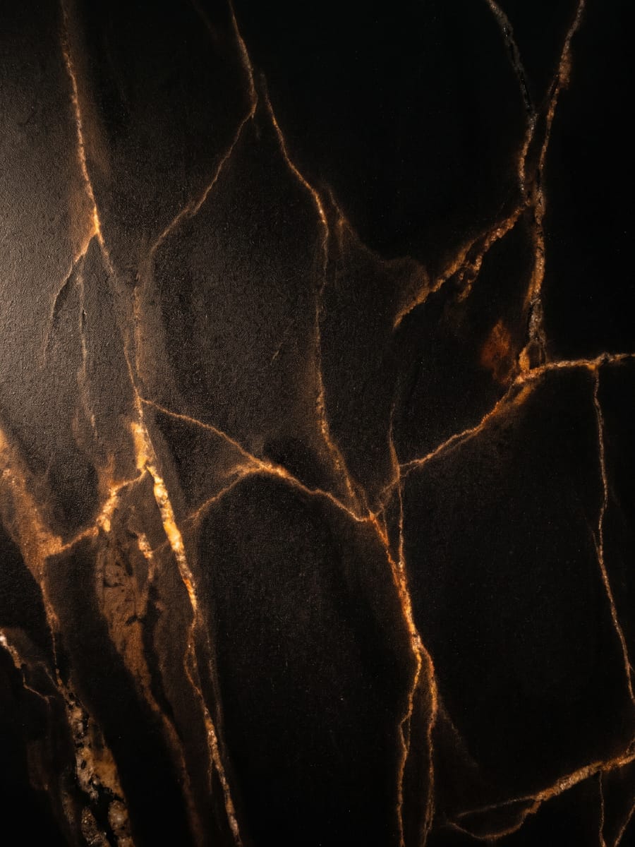 Textura de Sahara Noir, Mármol disponible en espesor de 1 a 5 milímetros